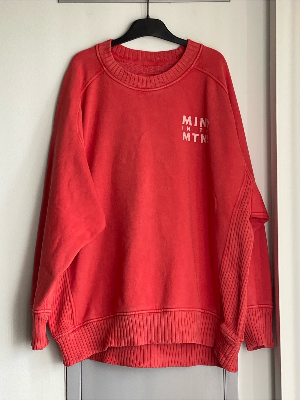 AERIE “Mind The MTNS” Red Crewneck Sweatshirt